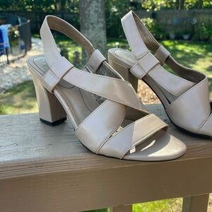 Life Stride Soft Systems high heels sandals. Size 7.5. Beige/ neutral.